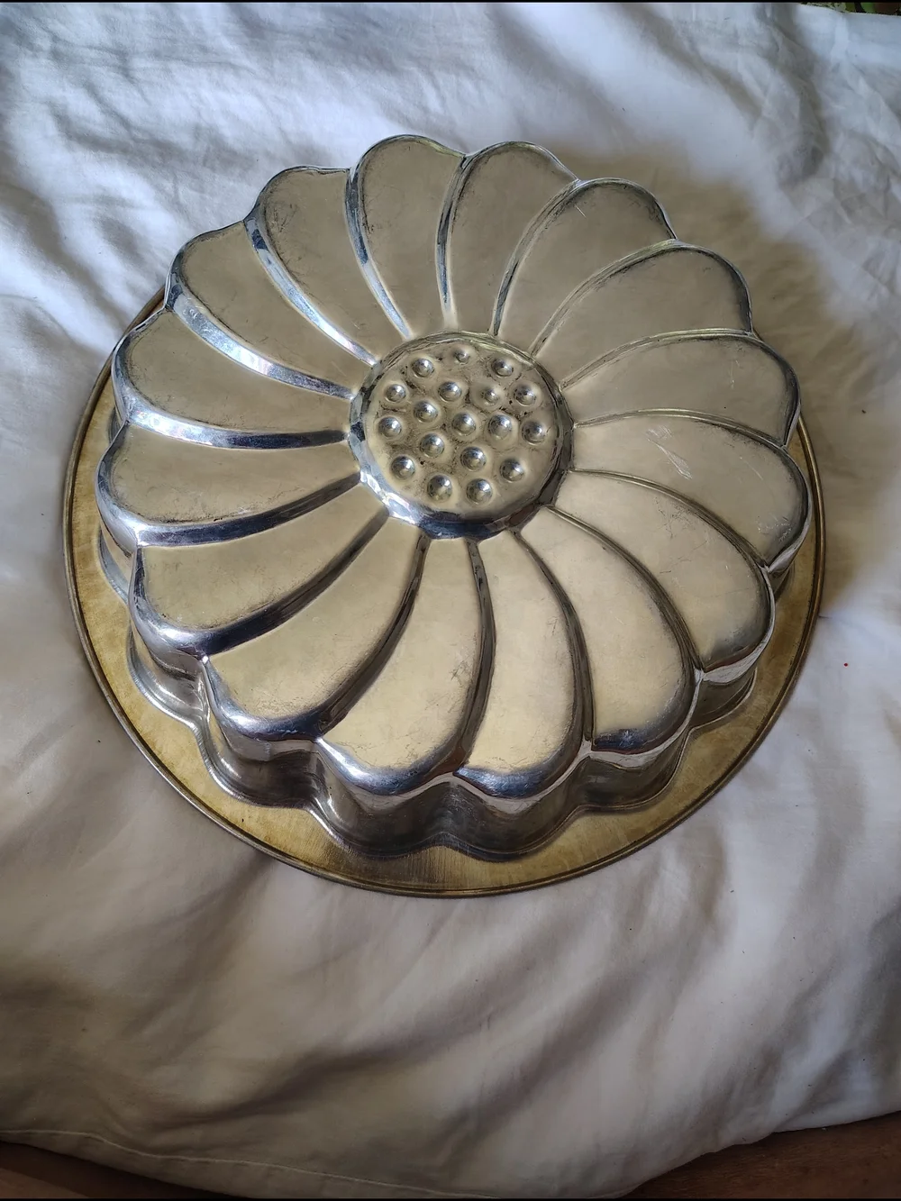Vintage Silver Floral Cake Mold - Silver